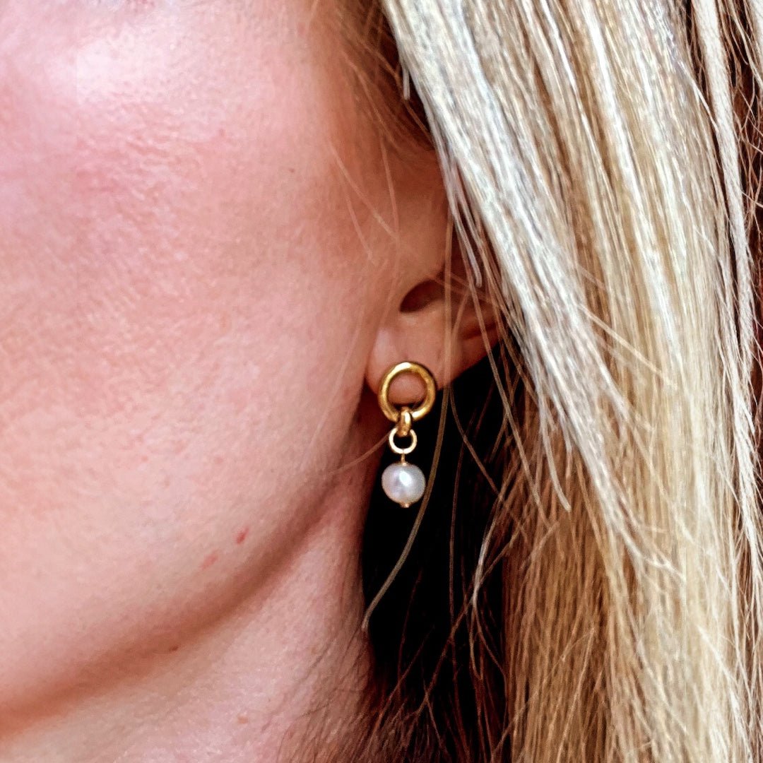 Linked pearl drop earrings - BKBLondon