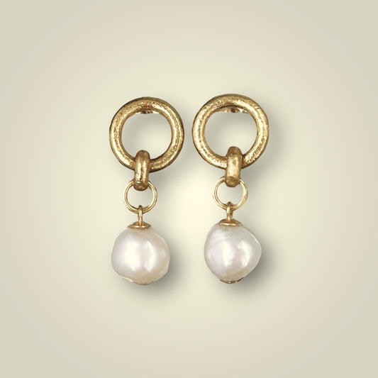 Linked pearls drop earrings