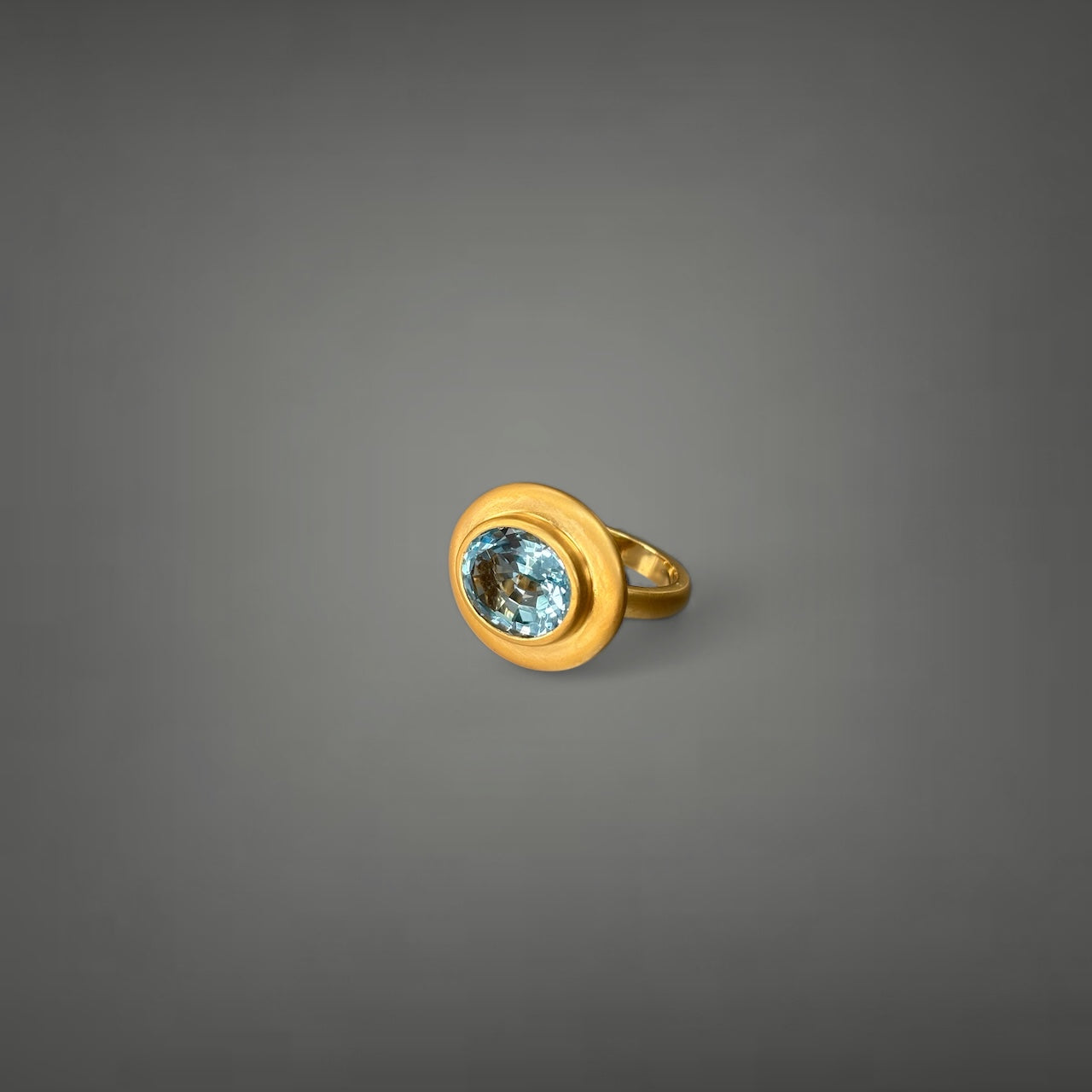 Topaz ring with wide border in sateen gold vermeil